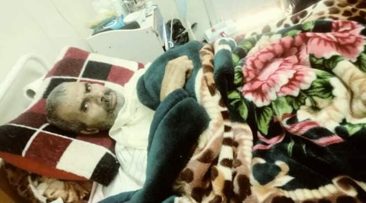 الشيخ العيدوني في سيارة إسعاف لنقلة إلى تونس