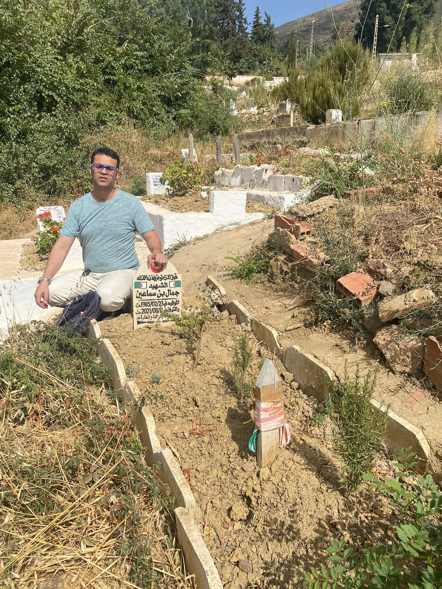 صحافي الترا جزائر يزور قبر جمال