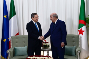 الرئيس تبون يستقبل رئيس الوزراء الإيطالي ماريو دراغي (الصورة: وكالة الأناضول/Getty)