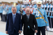 الرئيس الجزائري في ضيافة نظيره التركي (تصوير: آدم ألتان/فرانس برس)