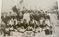 عمر بن محمود يتوسط فريق طلائع الجزائر 1927 (فيسبوك/الترا جزائر)