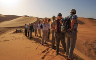 سياح أجانب في الصحراء الجزائرية 
