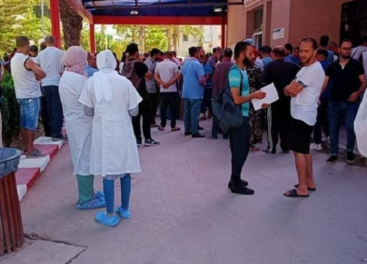تجمع الأطباء بعد مقتل زميلتهم بمستشفى بني مسوس بالعاصمة (فيسبوك/الترا جزائر)