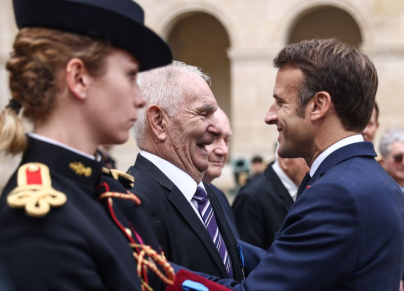الرئيس الفرنسي يكرم قدامى المحاربين الفرنسيين (تصوير: محمد بدرة/أ.ف.ب)