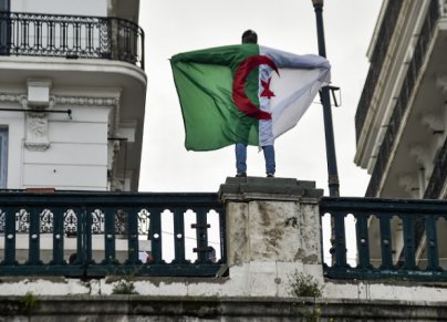 العلم الجزائري