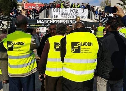 أعضاء من الرابطة الجزائرية لحقوق الإنسان (فيسبوك/الترا جزائر)