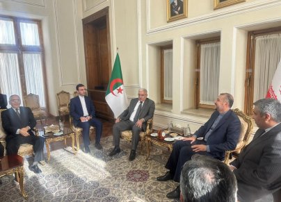 (الصورة: فيسبوك) رئيس المجلس الشعبي الوطني يتحادث مع رئيس مجلس الشورى الإيراني