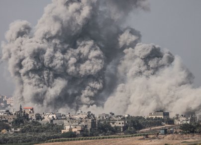 دخان كثيف من قطاع غزة إثر القصف الصهيوني المتواصل (الصورة: Getty)