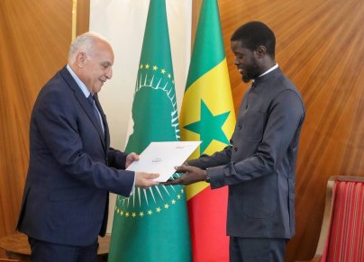 وزير الخارجية مع الرئيس السنغالي