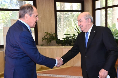 الرئيس عبد المجيد تبون يستقبل وزير الخارجية الروسي (الصورة: الأناضول/Getty)