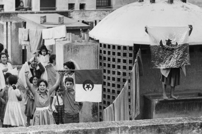 نساء جزائريات يحتفلن بالنصر على الاستعمار الفرنسي 1961 (الصورة: جون كلود كومبريسون/أ.ف.ب)