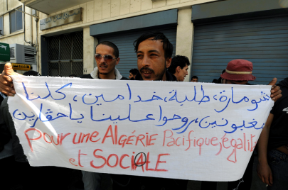 احتجاجات شباب بطال في الجزائر العاصمة (تصوير: فارق باتيش/أ.ف.ب)