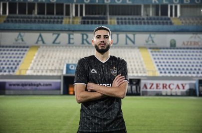 ياسين بن زية بقميص نادي الفريق الأذري (فيسبوك/الترا جزائر)