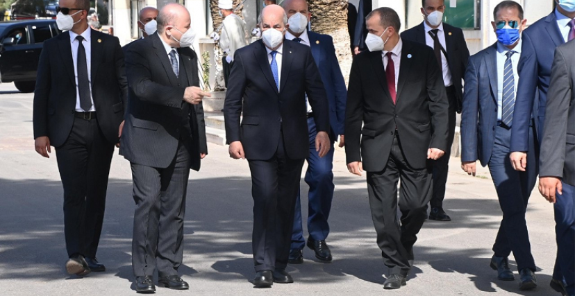 الرئيس عبد المجيد تبون  رفقة عدد من الوزراء (فيسبوك/الترا جزائر)