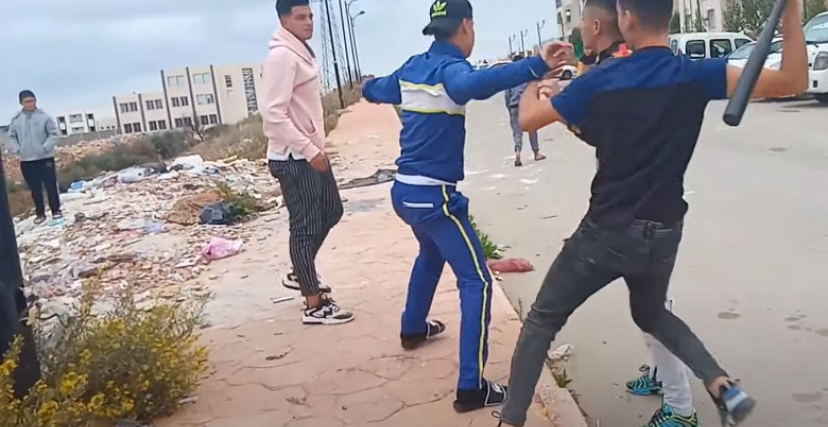 مشهد من فيلم معاناة الشباب الجزائري (يوتيوب)