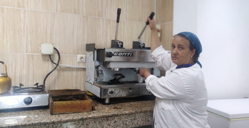 عاملة المقهى خالتي فاطمة (الصورة: الترا جزائر)