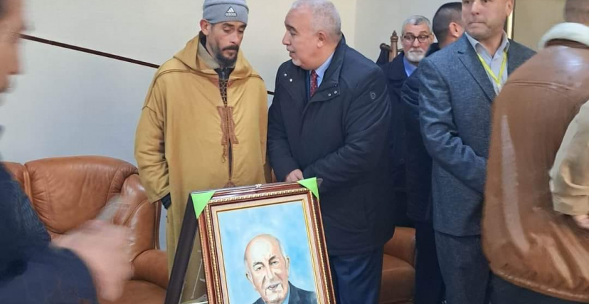 تكريم رئيس الجمهورية في جامعة باتنة (فيسبوك/الترا جزائر)