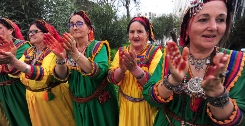 نسوة أمازيغيات يؤدين أغنية تقليدية (الصورة: Getty)