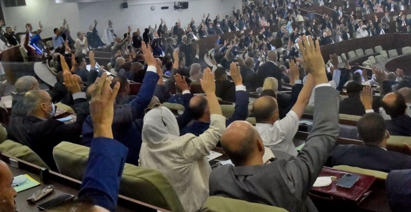 توصيت النواب الجزائريين في البرلمان (Getty)