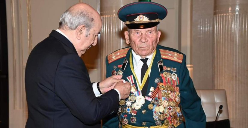 رئيس الجمهورية يمنح الروسي أندري بافلينفكو وسام عشير
