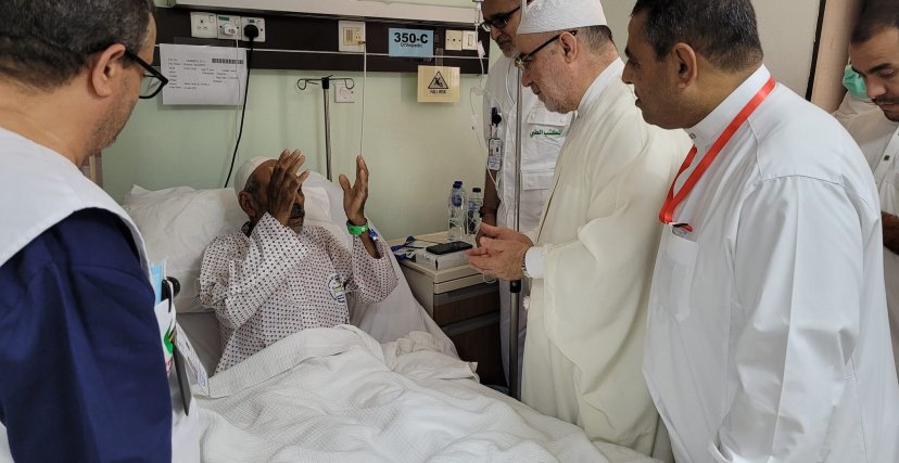 وزير الشؤون الدينية خلال زيارته الحجاج المرضى بالمستشفيات السعودية 
