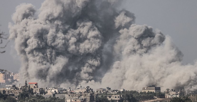 دخان كثيف من قطاع غزة إثر القصف الصهيوني المتواصل (الصورة: Getty)