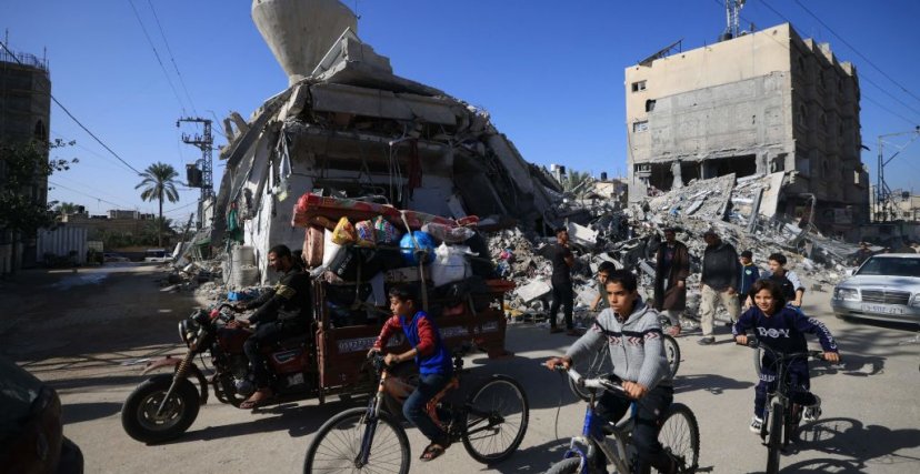  (الصورة: Getty) عودة أهالي قطاع غزة إلى بيوتهم التي دمرها الاحتلال