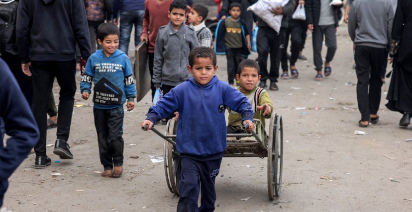  (الصورة: Getty) أطفال نازحون في قطاع غزة 