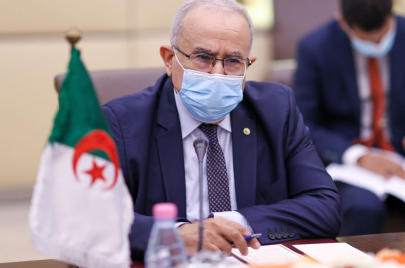 لعمامرة: الجزائر في مواجهة مباشرة مع 