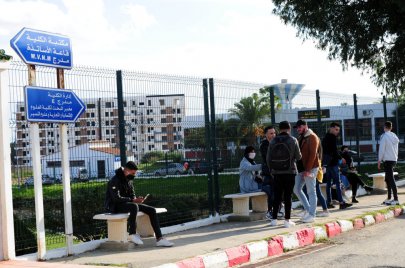 طلبة جامعيون بجامعة الجزائر (الصورة: مصعب رويبي/الأناضول)